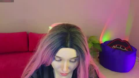 Snapshot of maralee_e chatting on December 2025 07:01:02 AM MaraLee e online show from December 2025 07:01:02 AM