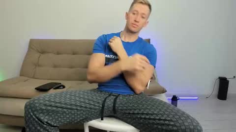 Snapshot of marc105100 chatting on October 2025 08:40:01 AM alex marvelxx online show from October 2025 08:40:01 AM