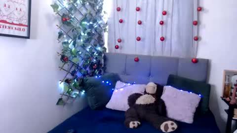 Snapshot of marce_bunny chatting on December 2024 02:37:02 PM Marcela online show from December 2024 02:37:02 PM