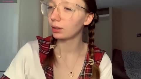 Snapshot of marciecommon chatting on November 2025 08:28:01 AM Alisa online show from November 2025 08:28:01 AM