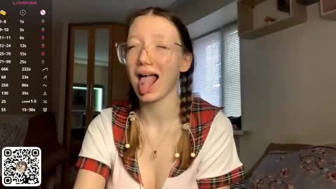 Snapshot of marciecommon chatting on December 2025 08:45:01 AM Alisa online show from December 2025 08:45:01 AM