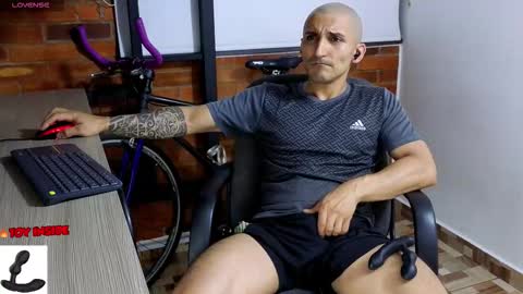 Snapshot of marckmuscle chatting on November 2025 01:04:02 AM Marck Independent model online show from November 2025 01:04:02 AM