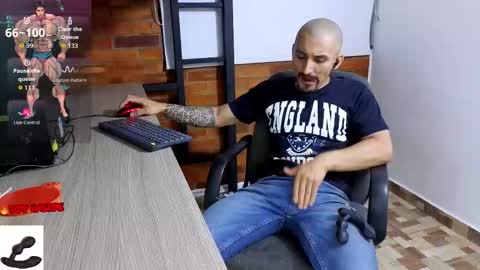 Snapshot of marckmuscle chatting on December 2025 03:15:02 AM Marck Independent model online show from December 2025 03:15:02 AM