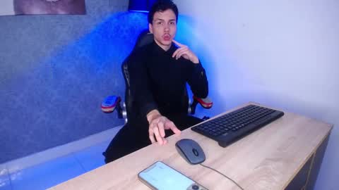 Snapshot of marcus_hanks chatting on February 2025 04:20:01 AM Marcus Hanks online show from February 2025 04:20:01 AM