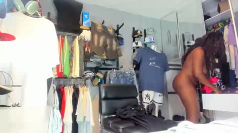 Snapshot of mareiaa chatting on October 2025 07:05:01 PM Mareia online show from October 2025 07:05:01 PM