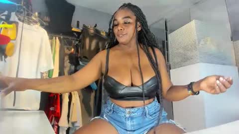 Snapshot of mareiaa chatting on December 2025 05:53:01 PM Mareia online show from December 2025 05:53:01 PM