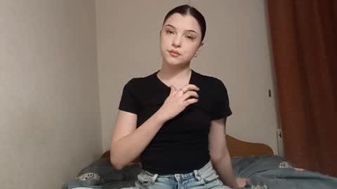 Mia online show from February 2026 04:44:02 PM