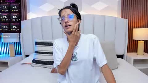 Aitana online show from November 2025 01:59:02 AM