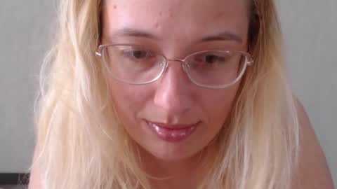 Snapshot of margo_shine chatting on September 2025 12:05:02 PM margo_shine online show from September 2025 12:05:02 PM