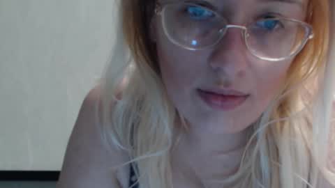 Snapshot of margo_shine chatting on December 2025 05:40:02 PM margo_shine online show from December 2025 05:40:02 PM