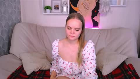 Snapshot of margoblonde chatting on October 2025 06:11:02 AM margoblonde online show from October 2025 06:11:02 AM