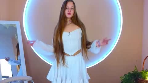 Snapshot of margoluxe_ chatting on October 2025 08:35:02 AM Leah online show from October 2025 08:35:02 AM