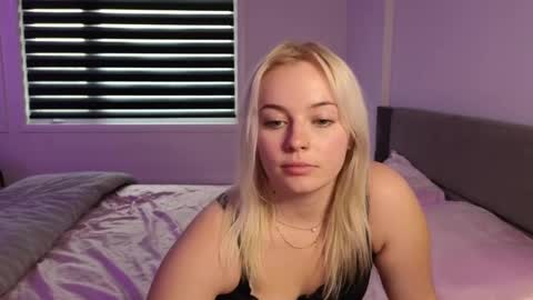 Snapshot of margot_robbie7 chatting on September 2025 10:48:01 PM margot_robbie7 online show from September 2025 10:48:01 PM