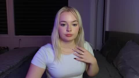 Snapshot of margot_robbie7 chatting on October 2025 10:51:02 PM margot_robbie7 online show from October 2025 10:51:02 PM