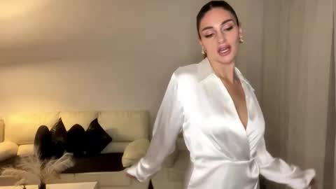 Margot online show from October 2025 08:51:02 PM