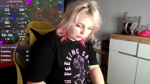 Snapshot of mari_77777 chatting on February 2025 09:31:02 AM Mari online show from February 2025 09:31:02 AM