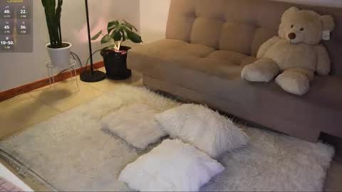 Snapshot of maria_petit chatting on November 2025 11:27:02 PM M. online show from November 2025 11:27:02 PM