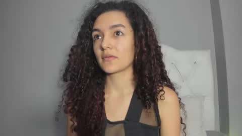 Snapshot of marian_skinny chatting on January 2025 03:39:01 PM Marian online show from January 2025 03:39:01 PM