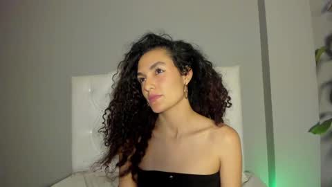 Snapshot of marian_skinny chatting on January 2025 02:41:01 AM Marian online show from January 2025 02:41:01 AM