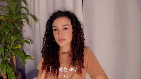 Snapshot of marian_skinny chatting on January 2025 02:15:01 AM Marian online show from January 2025 02:15:01 AM