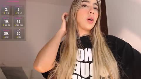 Mariana online show from September 2025 10:03:02 PM