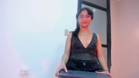 Snapshot of marianaa_torress chatting on November 2025 01:09:02 PM Mariana online show from November 2025 01:09:02 PM