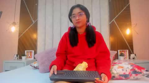 Snapshot of marianaa_torress chatting on November 2025 02:05:02 PM Mariana online show from November 2025 02:05:02 PM