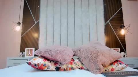 Snapshot of marianaa_torress chatting on November 2025 10:53:02 PM Mariana online show from November 2025 10:53:02 PM