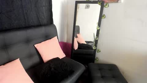 Snapshot of marianagomez__ chatting on October 2025 08:33:01 AM Mariana online show from October 2025 08:33:01 AM