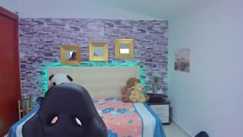 Mariana online show from December 2024 10:43:02 PM