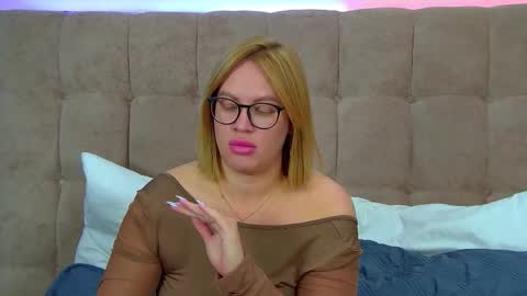 Snapshot of marianeumann chatting on September 2025 06:46:02 PM Maria online show from September 2025 06:46:02 PM