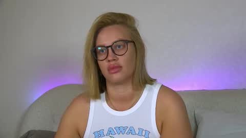 Snapshot of marianeumann chatting on October 2025 06:28:01 PM Maria online show from October 2025 06:28:01 PM