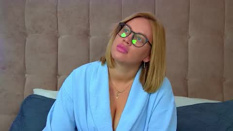 Snapshot of marianeumann chatting on October 2025 06:22:02 AM Maria online show from October 2025 06:22:02 AM