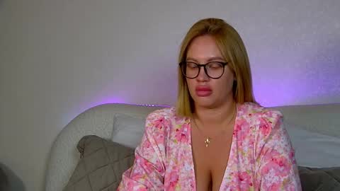 Snapshot of marianeumann chatting on October 2025 06:41:02 PM Maria online show from October 2025 06:41:02 PM