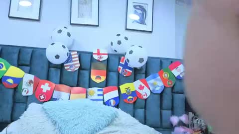 Snapshot of mariangel_bigboobs chatting on July 2026 01:17:01 PM la crespa x online show from July 2026 01:17:01 PM