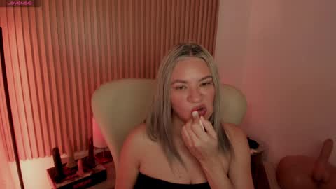 Snapshot of marianl0ve chatting on February 2025 10:48:02 AM Marian Love online show from February 2025 10:48:02 AM