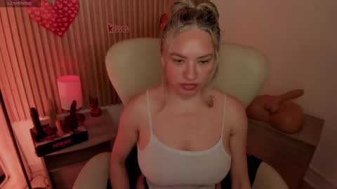 Snapshot of marianl0ve chatting on February 2025 05:04:02 PM Marian Love online show from February 2025 05:04:02 PM