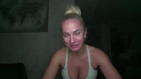 marianna1977 online show from October 2025 07:01:02 PM