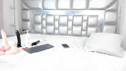 Snapshot of marianreynolds chatting on July 2026 07:23:02 AM MARIAN online show from July 2026 07:23:02 AM