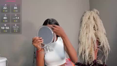 Snapshot of marianrosse chatting on November 2025 04:21:01 AM marianrosse online show from November 2025 04:21:01 AM