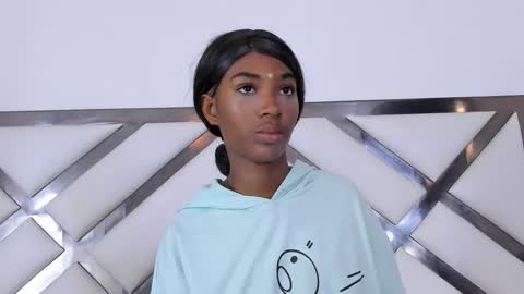 Snapshot of marianrosse chatting on November 2025 05:37:01 PM marianrosse online show from November 2025 05:37:01 PM