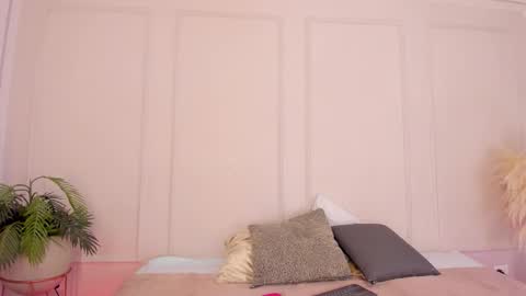 Snapshot of mariapettit chatting on March 2026 01:05:01 PM Maria Pettit online show from March 2026 01:05:01 PM