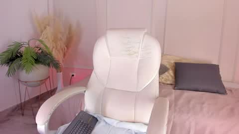 Maria Pettit online show from May 2026 04:20:01 AM