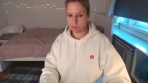 Snapshot of mariavalentinee chatting on March 2026 04:44:01 PM Maria online show from March 2026 04:44:01 PM