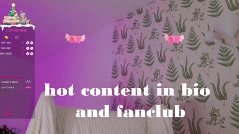 Snapshot of marie_diaze chatting on December 2024 11:33:01 AM Marie LEAVE YOUR WITH ME online show from December 2024 11:33:01 AM