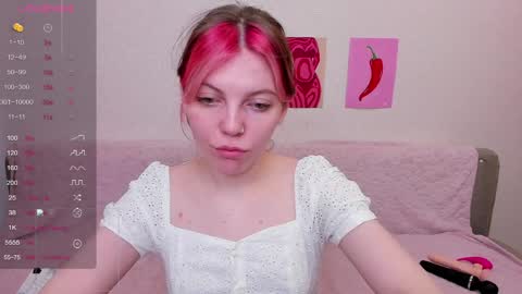 Snapshot of marie_reyess chatting on June 2026 05:44:01 AM Marie 3 online show from June 2026 05:44:01 AM