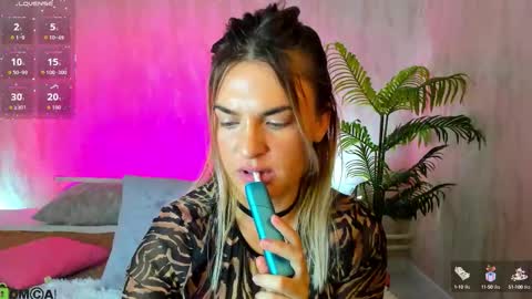 Mariel online show from October 2025 01:06:02 AM