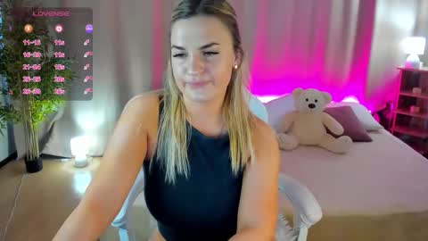 Snapshot of mariel_lie chatting on March 2026 09:26:01 AM Mariel online show from March 2026 09:26:01 AM