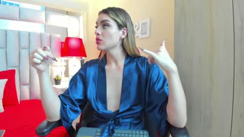 Snapshot of mariiahneedles chatting on January 2025 12:38:02 AM mariiahneedles online show from January 2025 12:38:02 AM