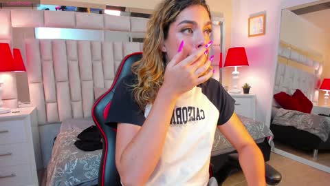 Snapshot of mariiahneedles chatting on February 2025 05:20:01 AM mariiahneedles online show from February 2025 05:20:01 AM